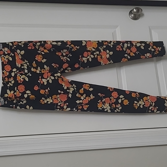 LuLaRoe floral leggings One Size - Picture 6 of 7